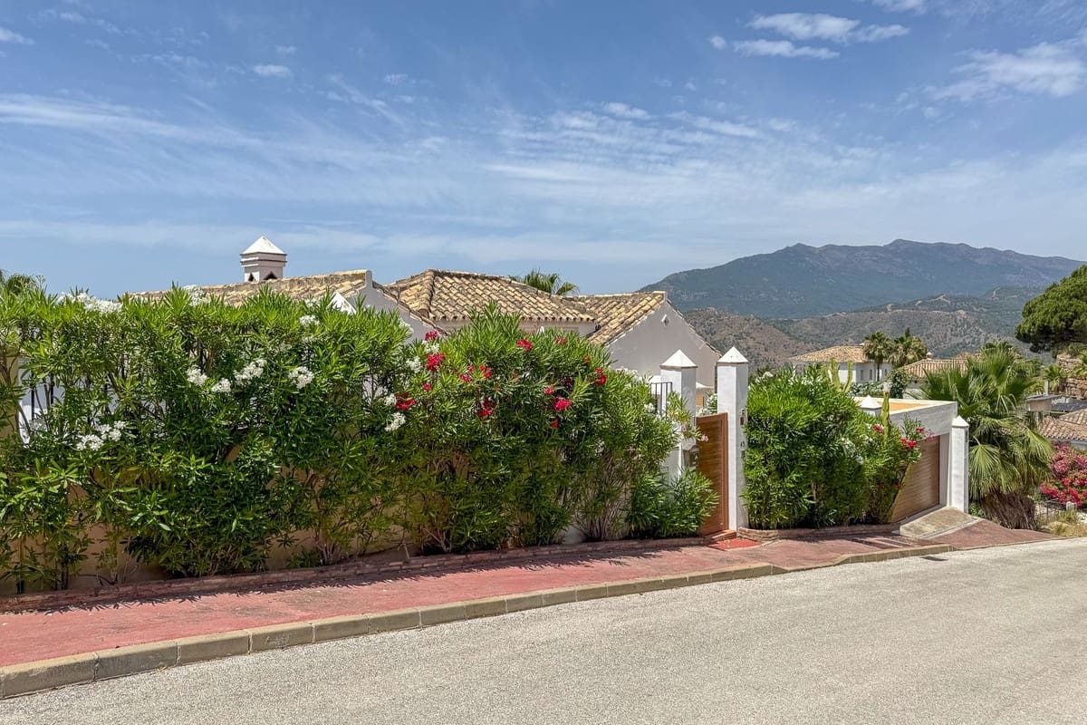 4 Zimmer Villa zu verkaufen in Golden Mile mit Pool Garage - 1.400.000 € (Ref: 10120665)