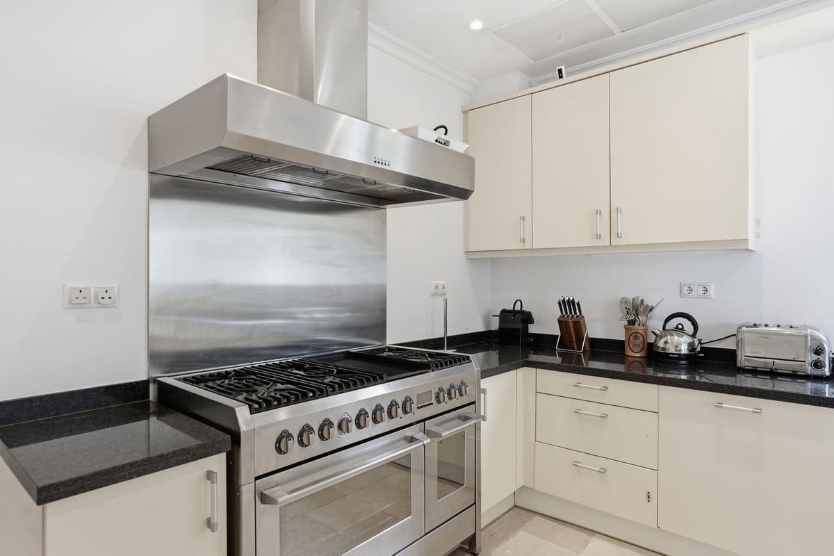 4 Zimmer Villa zu verkaufen in Golden Mile mit Pool Garage - 1.400.000 € (Ref: 10120665)