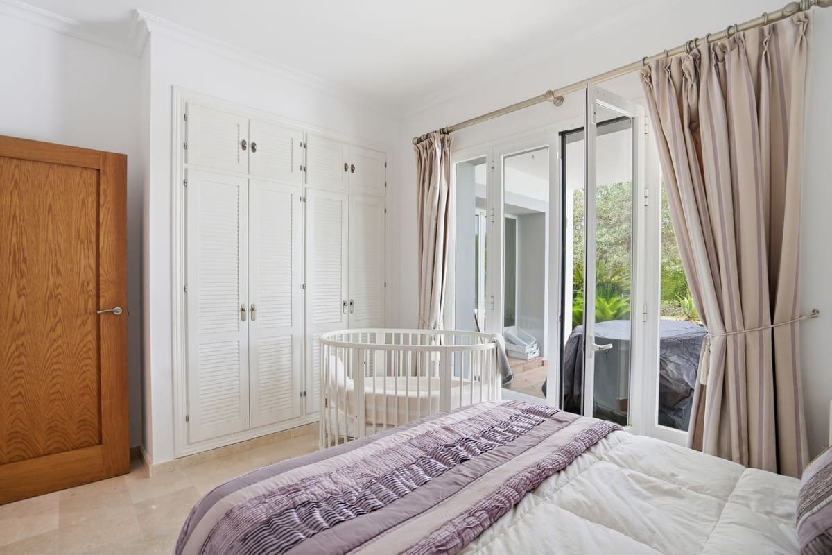 4 Zimmer Villa zu verkaufen in Golden Mile mit Pool Garage - 1.400.000 € (Ref: 10120665)