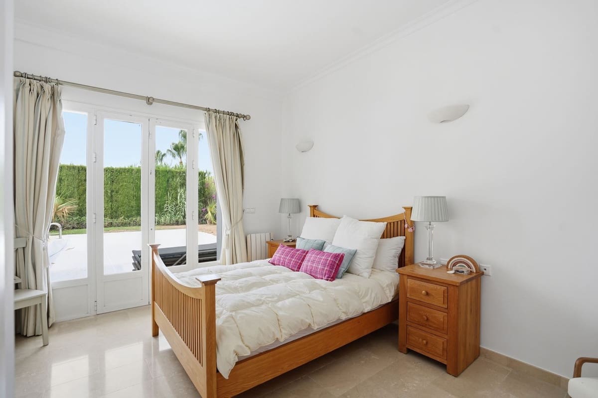 4 Zimmer Villa zu verkaufen in Golden Mile mit Pool Garage - 1.400.000 € (Ref: 10120665)