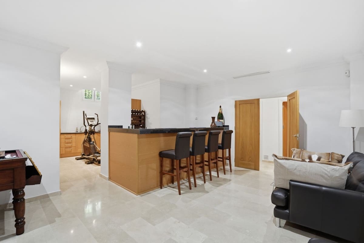 4 Zimmer Villa zu verkaufen in Golden Mile mit Pool Garage - 1.400.000 € (Ref: 10120665)