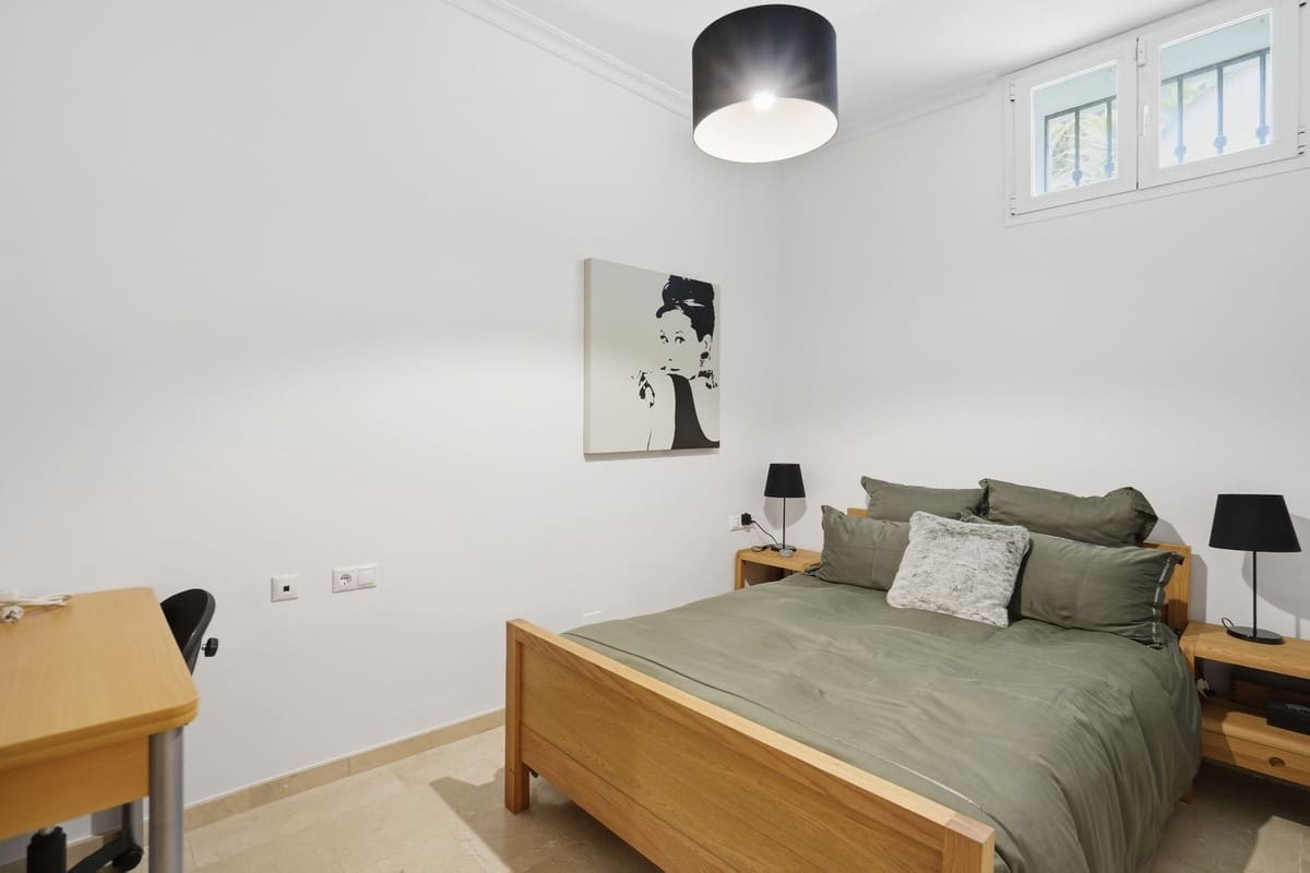 4 Zimmer Villa zu verkaufen in Golden Mile mit Pool Garage - 1.400.000 € (Ref: 10120665)