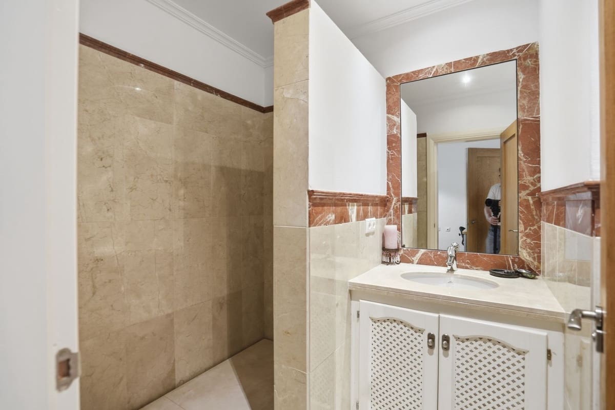 4 Zimmer Villa zu verkaufen in Golden Mile mit Pool Garage - 1.400.000 € (Ref: 10120665)