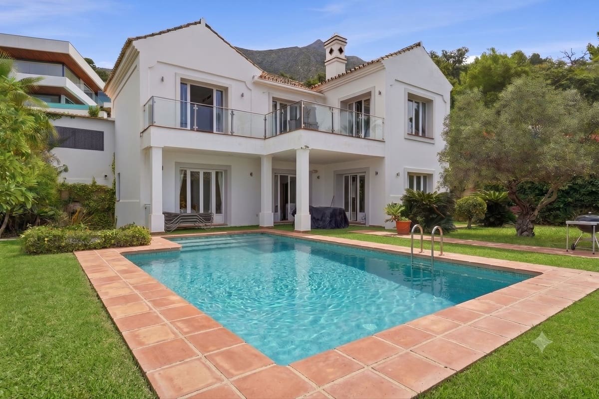 4 Zimmer Villa zu verkaufen in Golden Mile mit Pool Garage - 1.400.000 € (Ref: 10120665)
