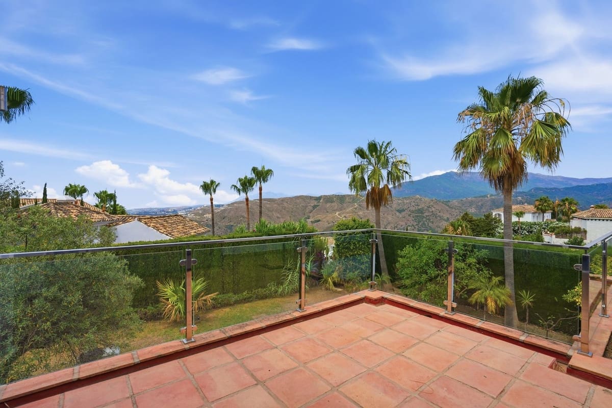 4 Zimmer Villa zu verkaufen in Golden Mile mit Pool Garage - 1.400.000 € (Ref: 10120665)