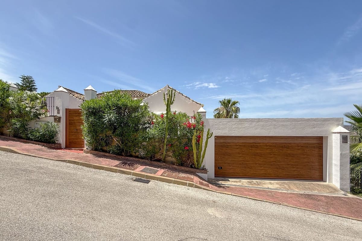 4 Zimmer Villa zu verkaufen in Golden Mile mit Pool Garage - 1.400.000 € (Ref: 10120665)