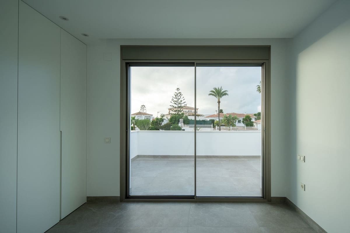 4 quarto Moradia para venda em El Chaparral com piscina garagem - 1 675 000 € (Ref: 10120675)