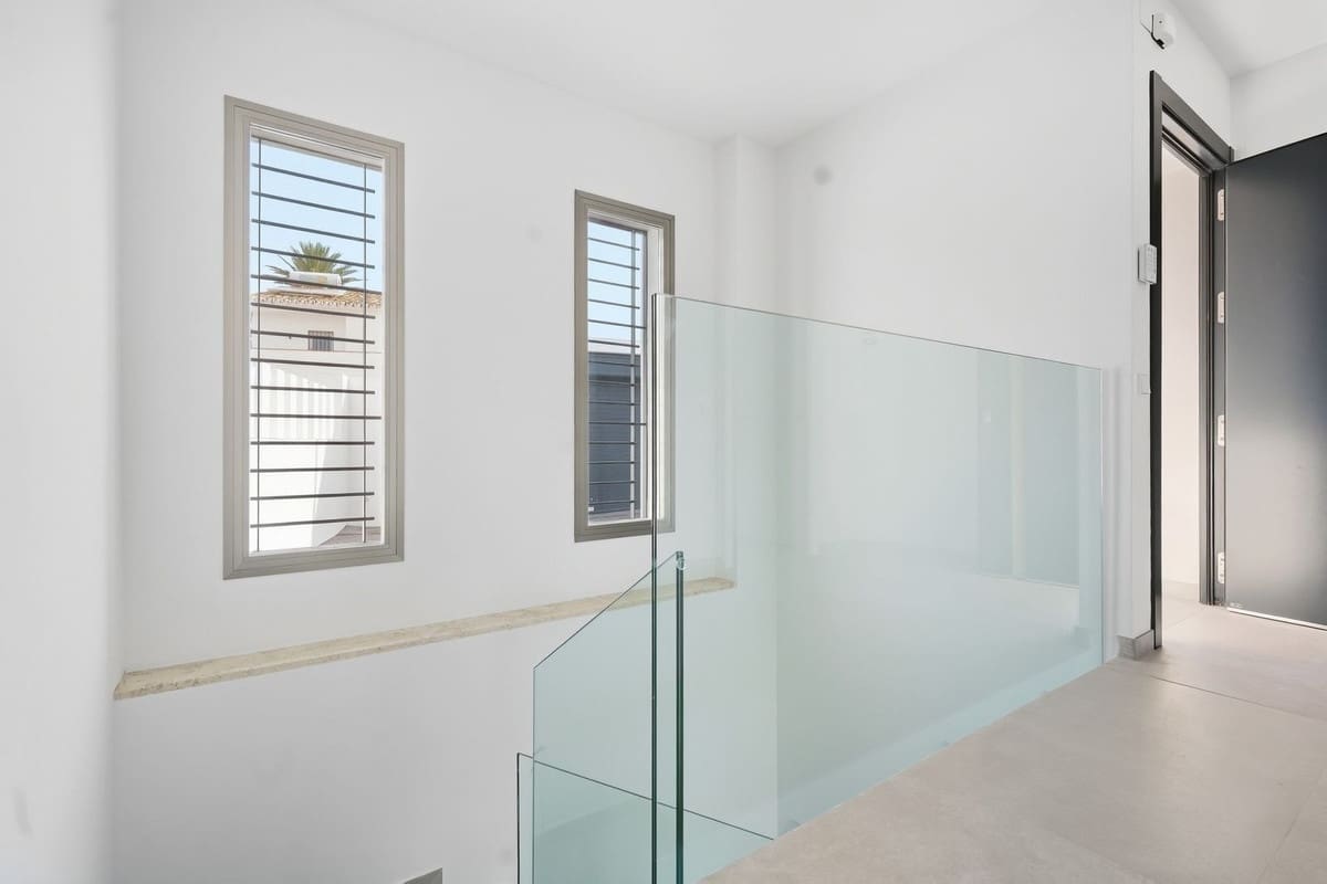 4 soverom Villa til salgs i La Cala de Mijas med svømmebasseng garasje - € 2 500 000 (Ref: 10145229)