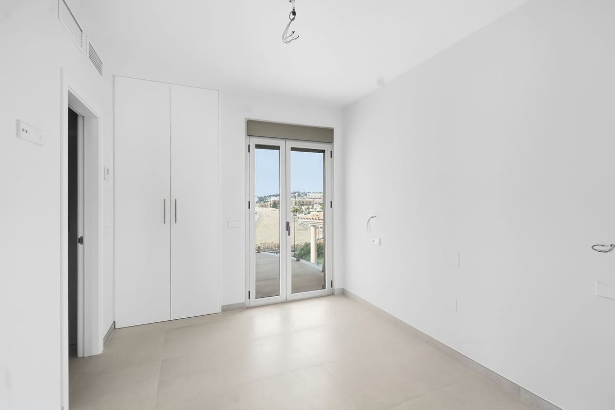 4 soverom Villa til salgs i La Cala de Mijas med svømmebasseng garasje - € 2 500 000 (Ref: 10145229)