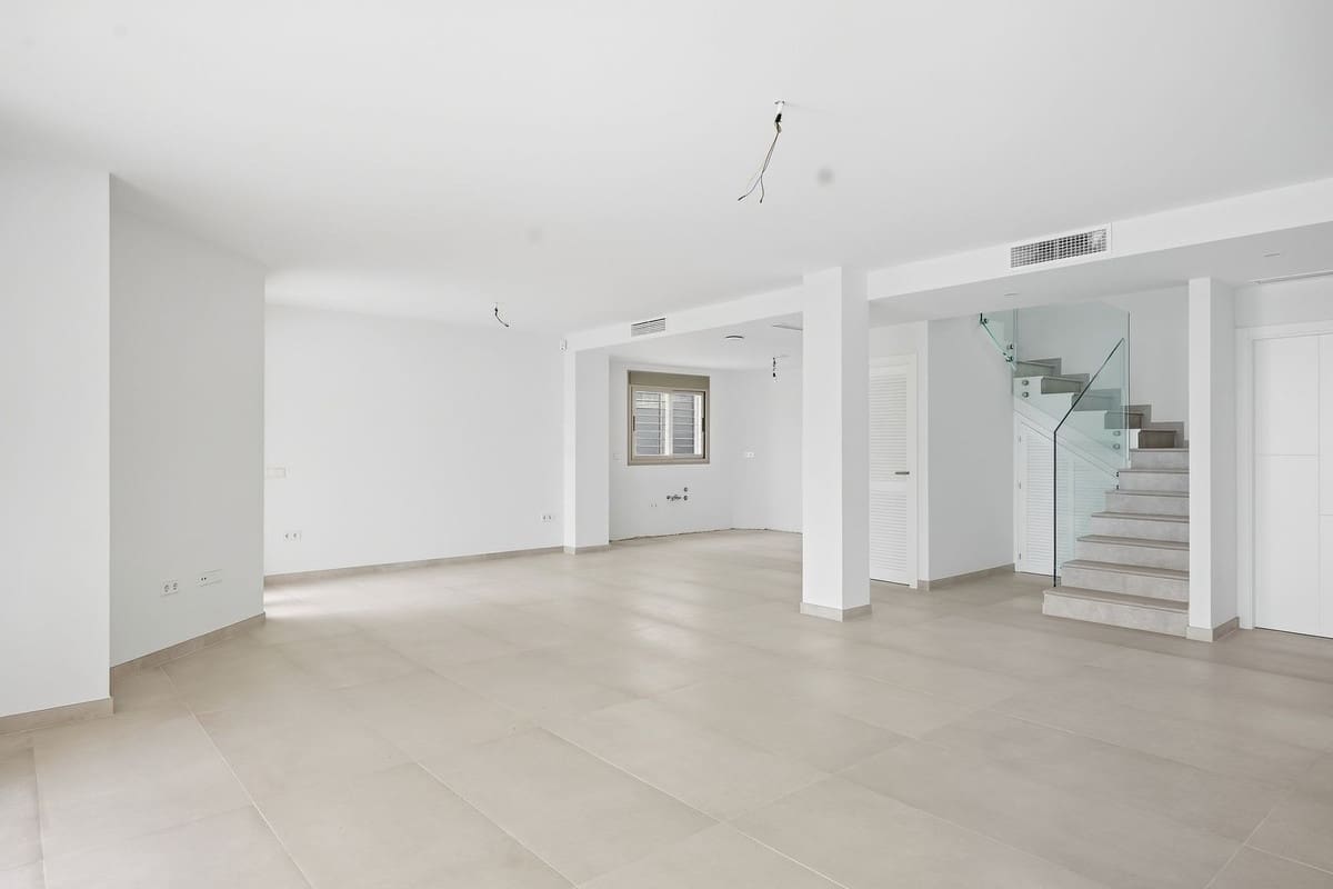 4 soverom Villa til salgs i La Cala de Mijas med svømmebasseng garasje - € 2 500 000 (Ref: 10145229)