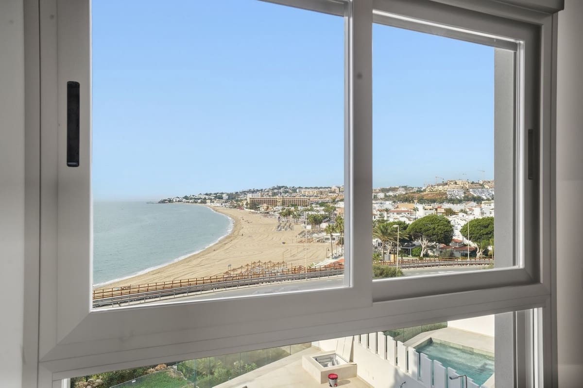 4 soverom Villa til salgs i La Cala de Mijas med svømmebasseng garasje - € 2 500 000 (Ref: 10145229)