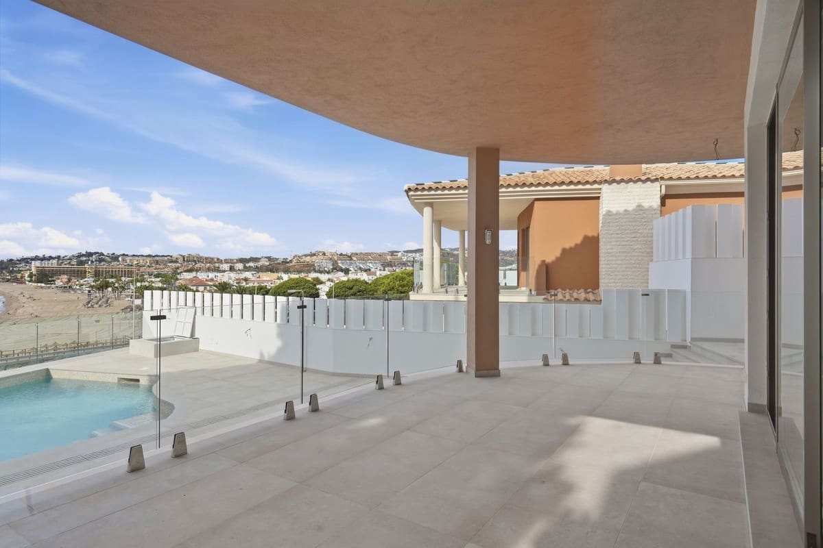 4 soverom Villa til salgs i La Cala de Mijas med svømmebasseng garasje - € 2 500 000 (Ref: 10145229)