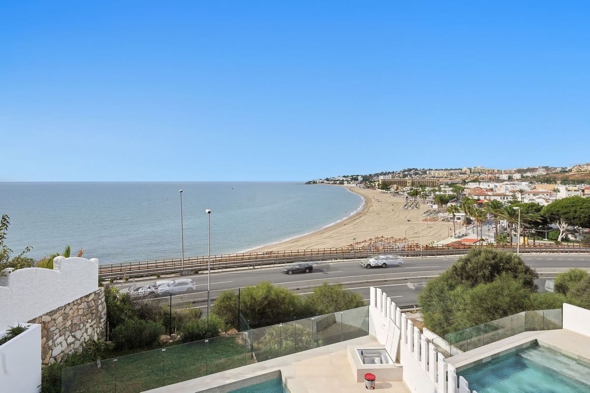 4 soverom Villa til salgs i La Cala de Mijas med svømmebasseng garasje - € 2 500 000 (Ref: 10145229)