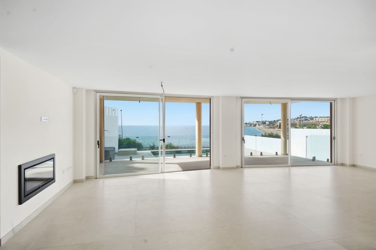 3 soverom Villa til salgs i La Cala de Mijas med svømmebasseng garasje - € 2 300 000 (Ref: 10145230)