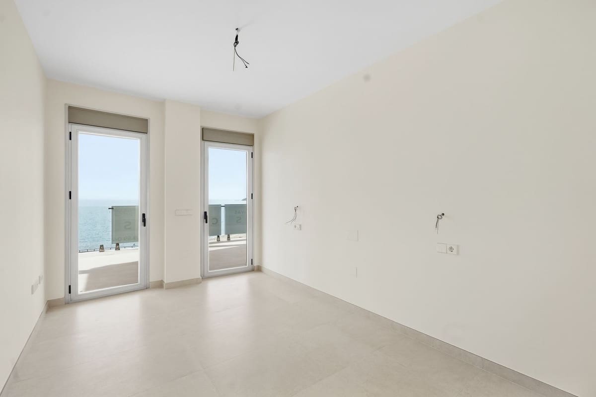 3 soverom Villa til salgs i La Cala de Mijas med svømmebasseng garasje - € 2 300 000 (Ref: 10145230)