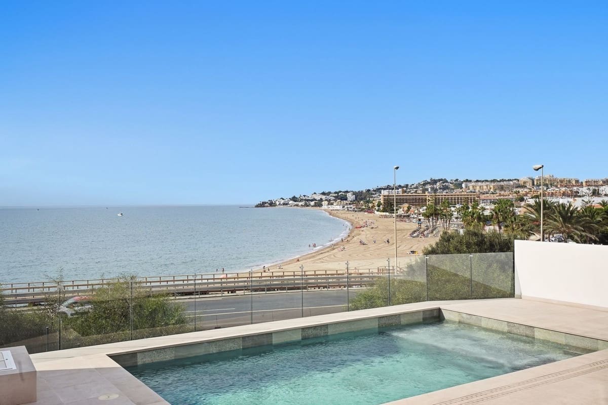 3 soverom Villa til salgs i La Cala de Mijas med svømmebasseng garasje - € 2 300 000 (Ref: 10145230)