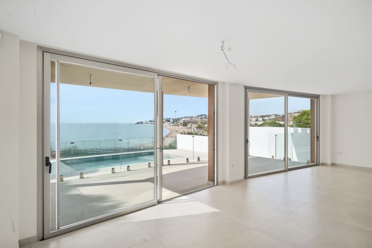 3 soverom Villa til salgs i La Cala de Mijas med svømmebasseng garasje - € 2 300 000 (Ref: 10145230)