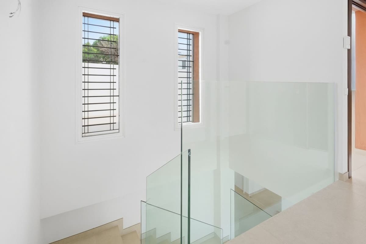3 soverom Villa til salgs i La Cala de Mijas med svømmebasseng garasje - € 2 300 000 (Ref: 10145230)