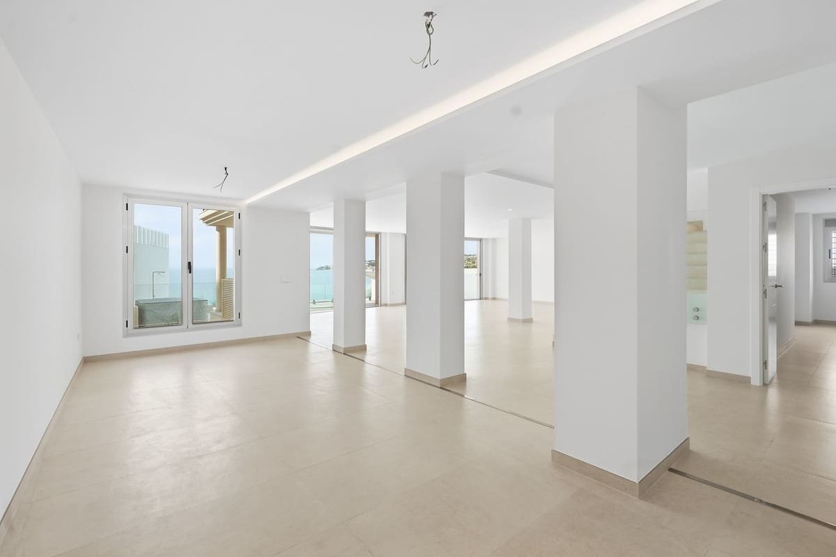 3 soverom Villa til salgs i La Cala de Mijas med svømmebasseng garasje - € 2 300 000 (Ref: 10145230)