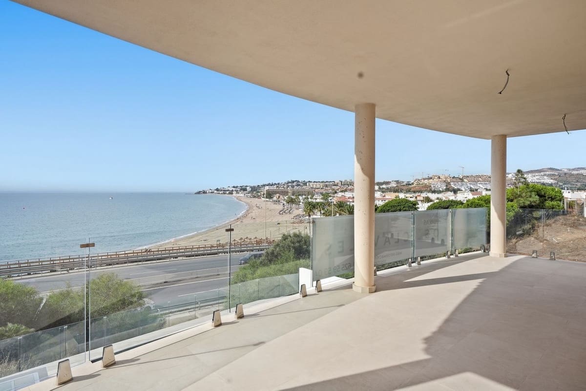 3 soverom Villa til salgs i La Cala de Mijas med svømmebasseng garasje - € 2 300 000 (Ref: 10145230)