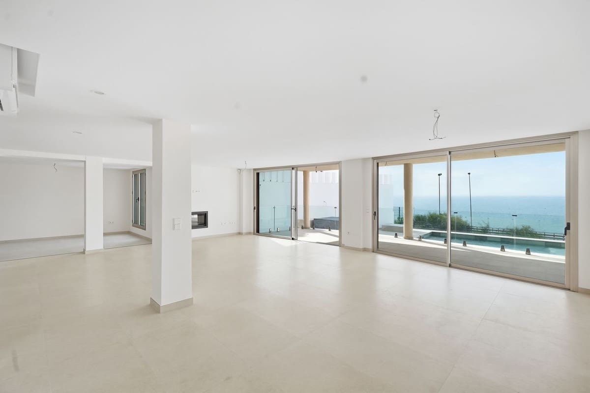 3 soverom Villa til salgs i La Cala de Mijas med svømmebasseng garasje - € 2 300 000 (Ref: 10145230)