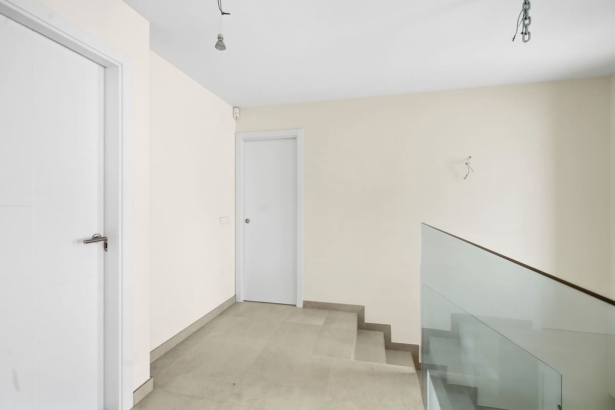 3 soverom Villa til salgs i La Cala de Mijas med svømmebasseng garasje - € 2 300 000 (Ref: 10145230)
