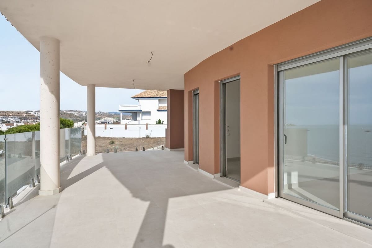 3 soverom Villa til salgs i La Cala de Mijas med svømmebasseng garasje - € 2 300 000 (Ref: 10145230)