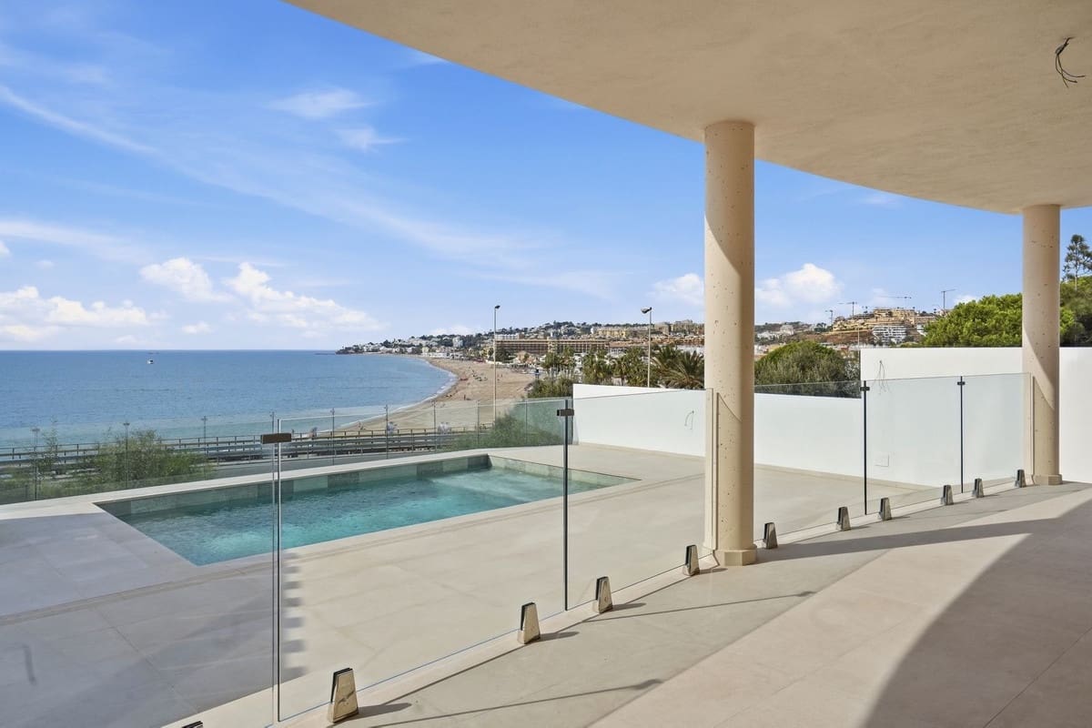 3 soverom Villa til salgs i La Cala de Mijas med svømmebasseng garasje - € 2 300 000 (Ref: 10145230)