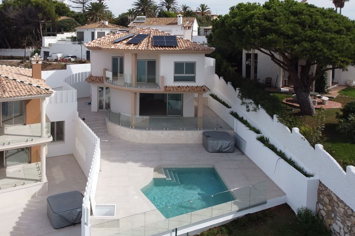 3 soverom Villa til salgs i La Cala de Mijas med svømmebasseng garasje - € 2 300 000 (Ref: 10145230)