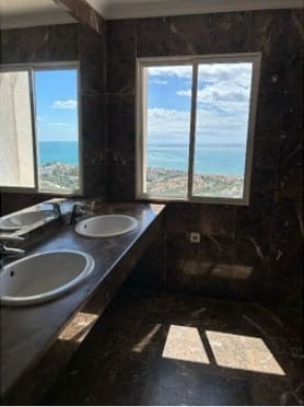 4 soverom Penthouse til salgs i Malaga by med svømmebasseng garasje - € 1 125 000 (Ref: 9823834)