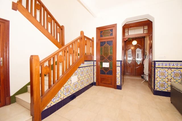 6 bedroom Townhouse for sale in Pedreguer with garage - € 340,000 (Ref: 8067905)