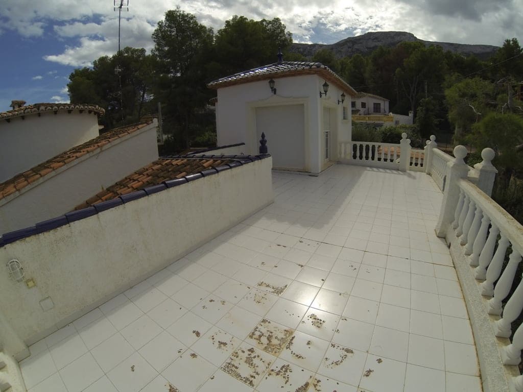 6 bedroom Villa for sale in Denia with pool garage - € 790,000 (Ref: 8316901)