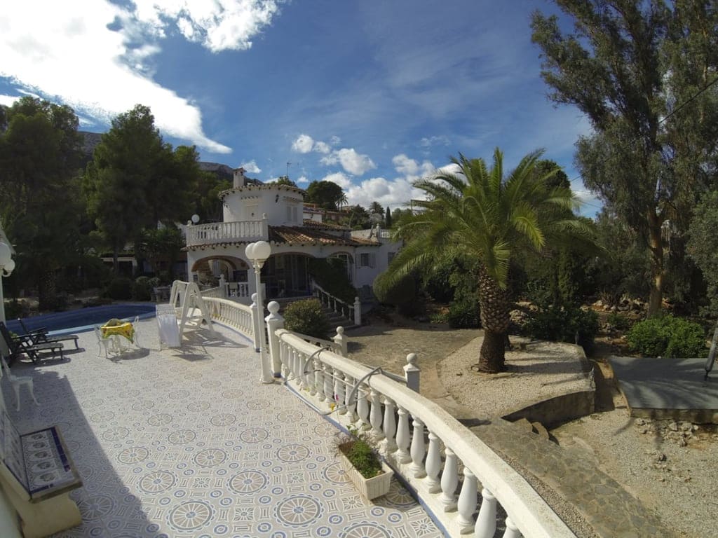 6 bedroom Villa for sale in Denia with pool garage - € 790,000 (Ref: 8316901)