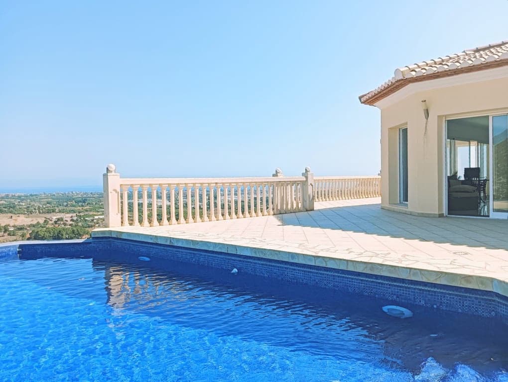 5 quarto Moradia para venda em Denia com piscina garagem - 849 000 € (Ref: 8332675)