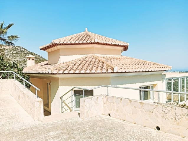 5 quarto Moradia para venda em Dénia com piscina garagem - 849 000 € (Ref: 8332675)