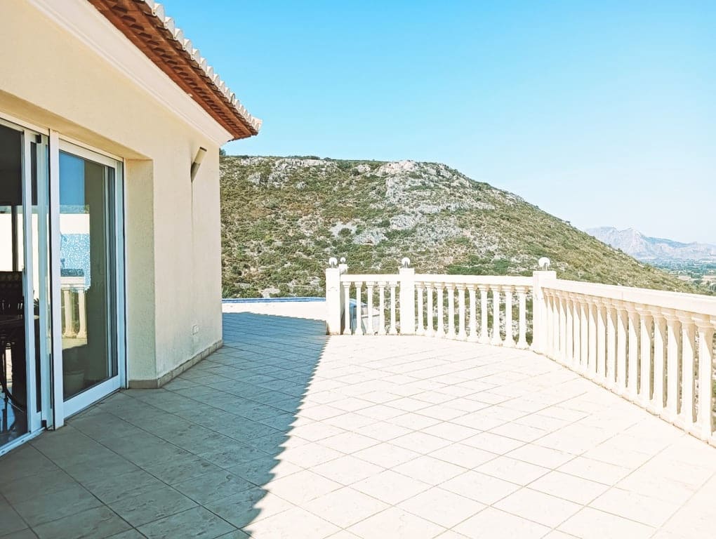 5 quarto Moradia para venda em Denia com piscina garagem - 849 000 € (Ref: 8332675)