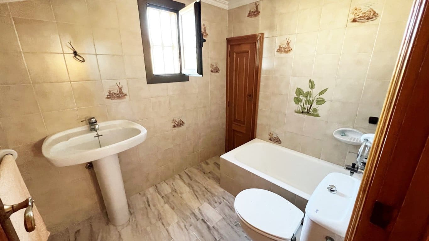 7 bedroom Villa for sale in Denia with pool garage - € 1,100,000 (Ref: 8383575)