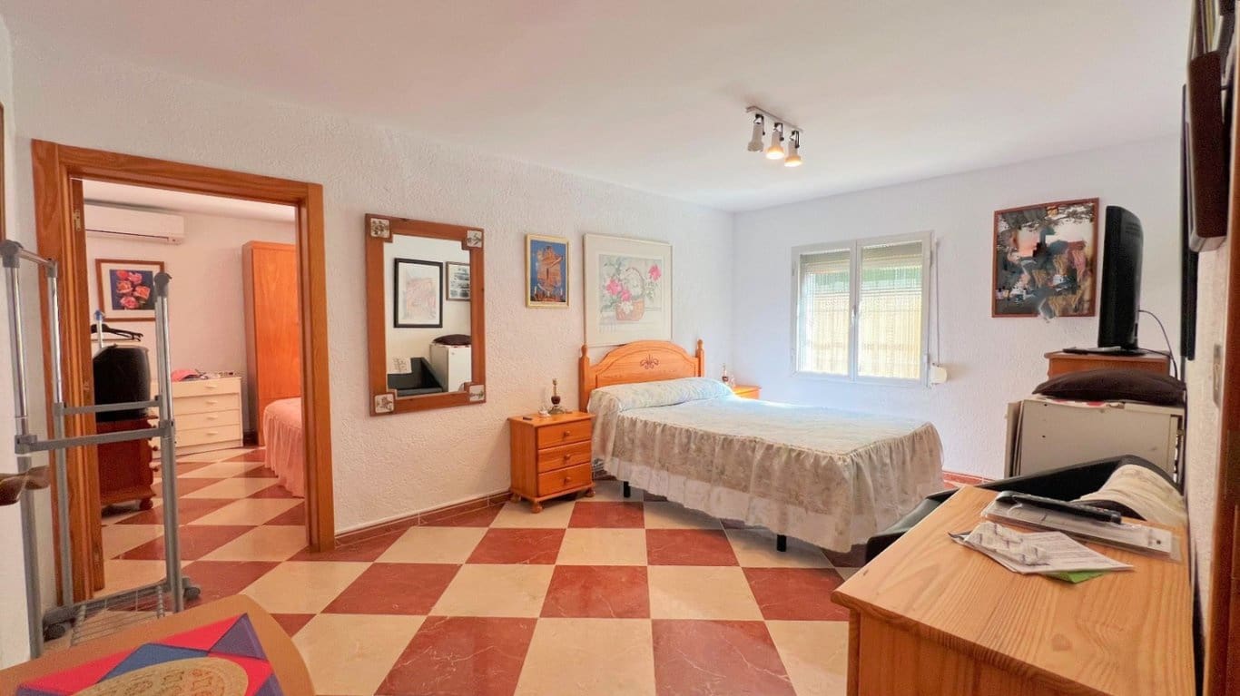 7 bedroom Villa for sale in Denia with pool garage - € 1,100,000 (Ref: 8383575)