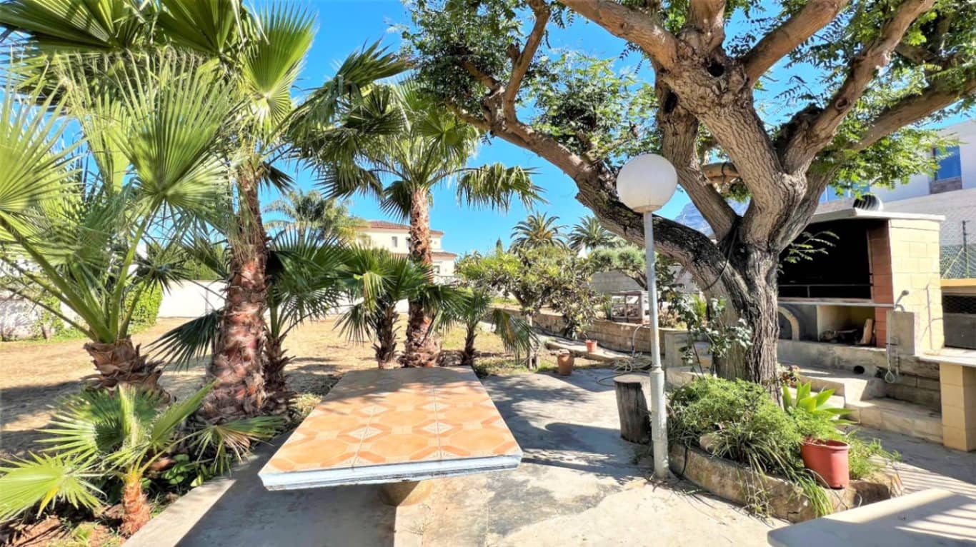 7 bedroom Villa for sale in Denia with pool garage - € 1,100,000 (Ref: 8383575)