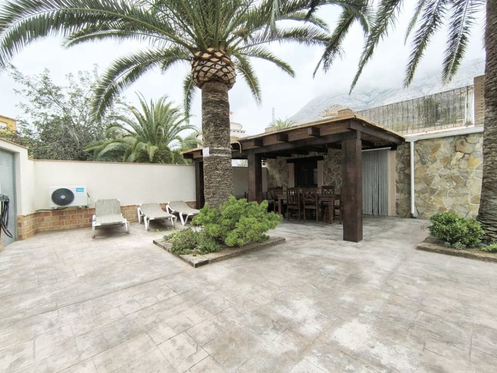 4 slaapkamer Villa te koop in Denia met zwembad garage - € 750.000 (Ref: 8402418)