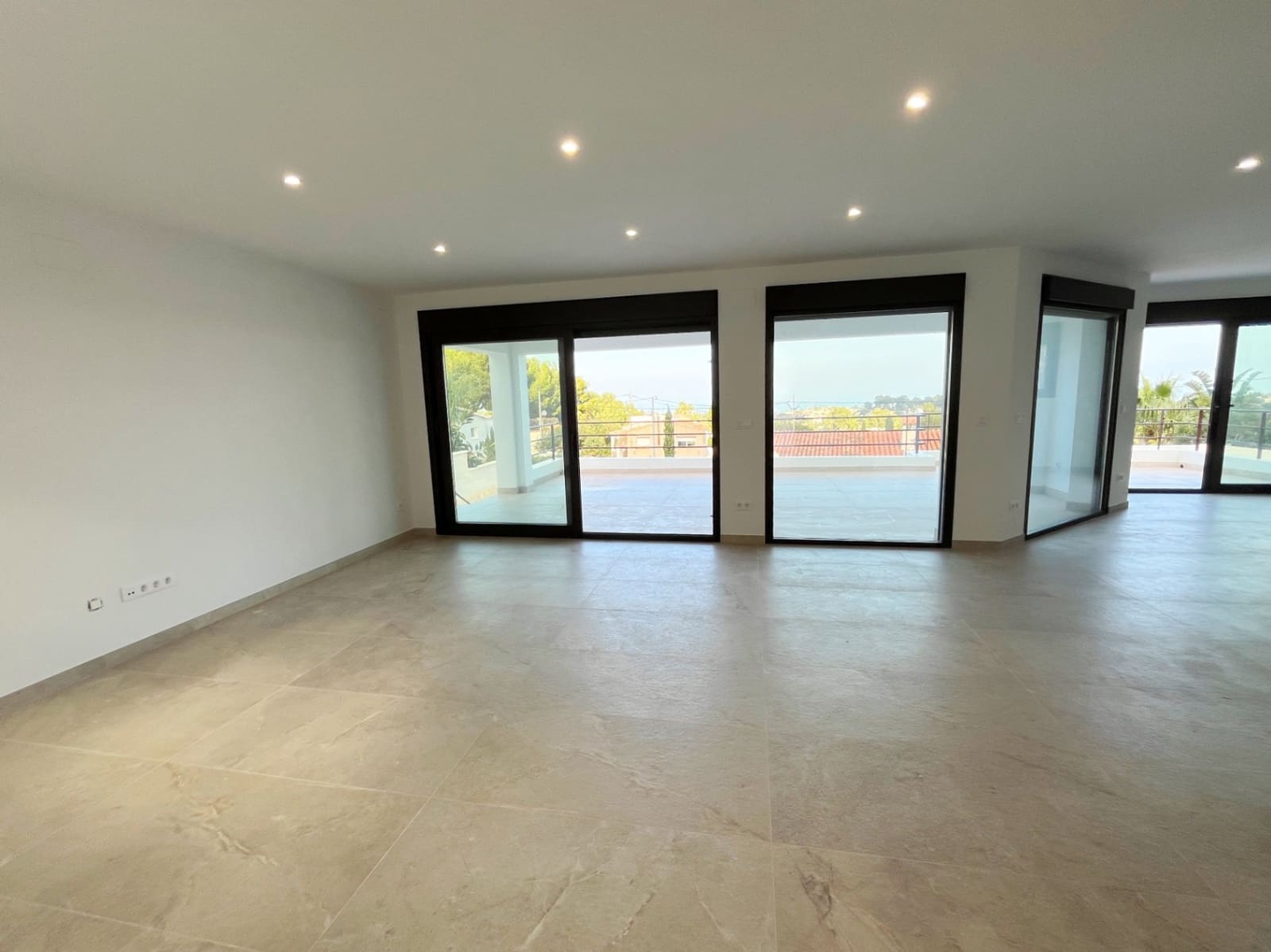 4 sypialnia Willa na sprzedaż w Denia z basenem garażem - 999 000 € (Ref: 8670748)