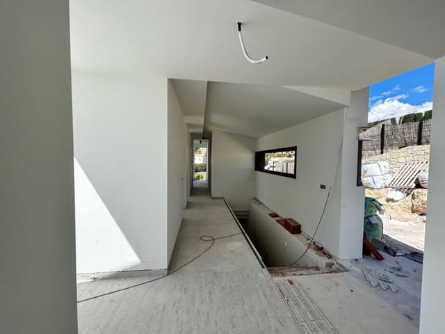 Villa til salg i Calpe / Calp med swimmingpool garage - € 1.370.000 (Ref: 8949699)