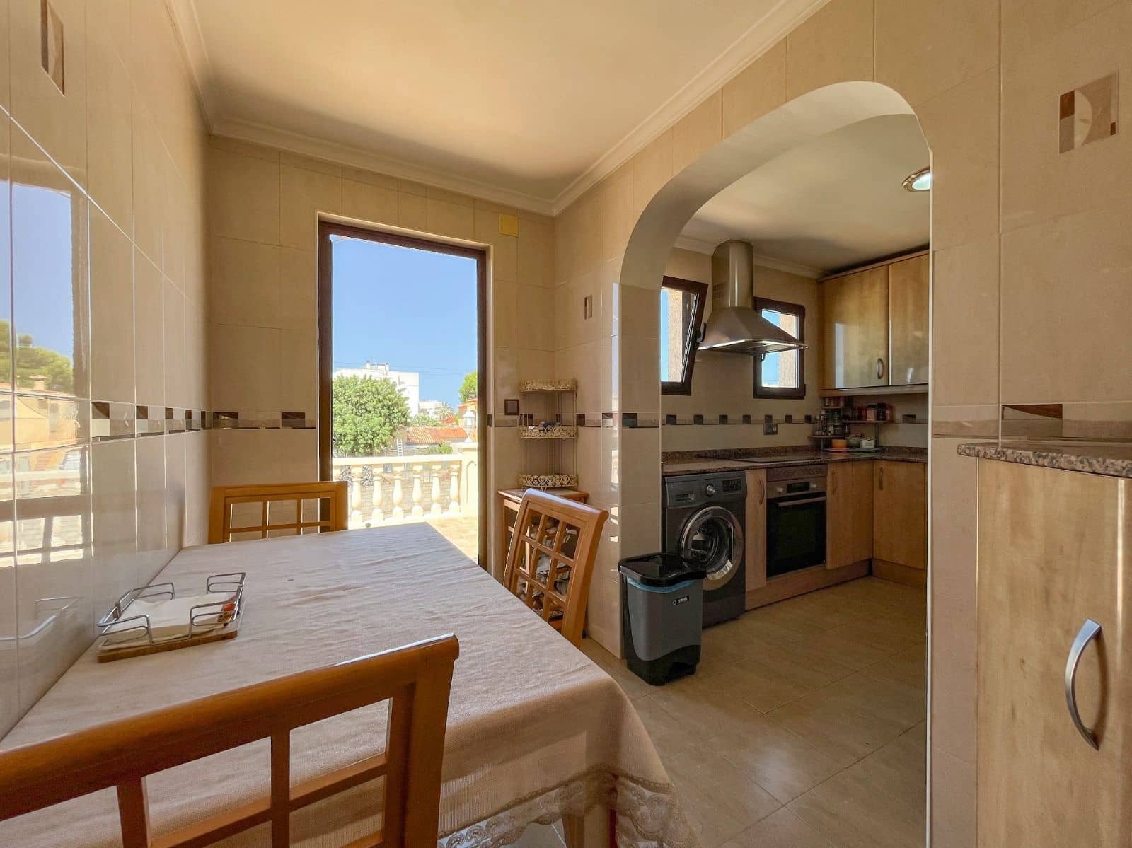 6 bedroom Townhouse for sale in Denia - € 850,000 (Ref: 9374189)