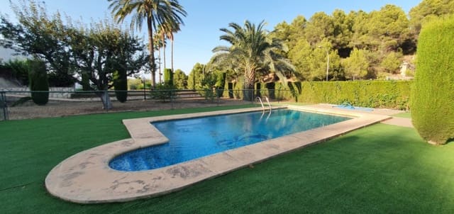 4 Zimmer Villa zu verkaufen in Oliva mit Pool - 620.000 € (Ref: 9444909)