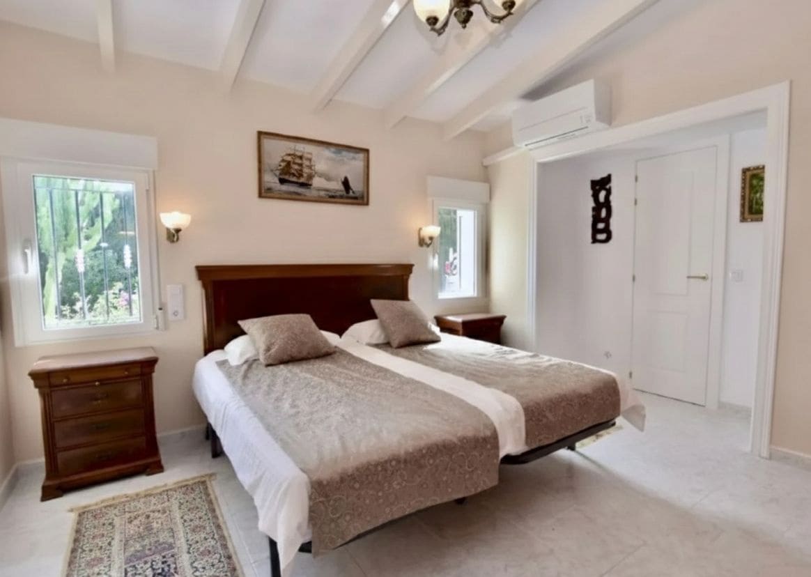 5 sypialnia Willa na sprzedaż w Javea / Xabia z basenem garażem - 1 000 000 € (Ref: 9451432)