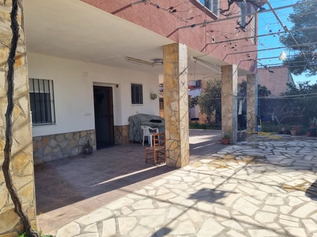 4 bedroom Villa for sale in Oliva - € 385,000 (Ref: 9609993)