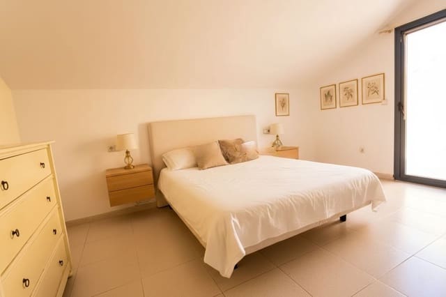 4 soveværelse Lejlighed til salg i Centro Urbano, Dénia med swimmingpool garage - € 500.000 (Ref: 9635156)