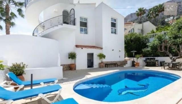 3 quarto Moradia para venda em Pueblo, Calpe / Calp com piscina garagem - 645 000 € (Ref: 9635157)