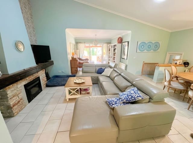 3 soveværelse Villa til salg i Pueblo, Calpe / Calp med swimmingpool garage - € 590.000 (Ref: 9678203)