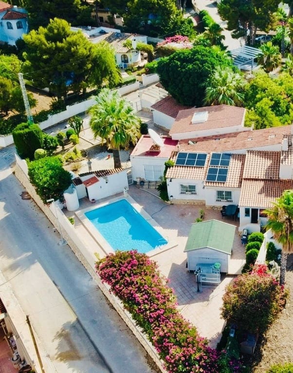3 soveværelse Villa til salg i Calpe / Calp med swimmingpool garage - € 560.000 (Ref: 9678203)
